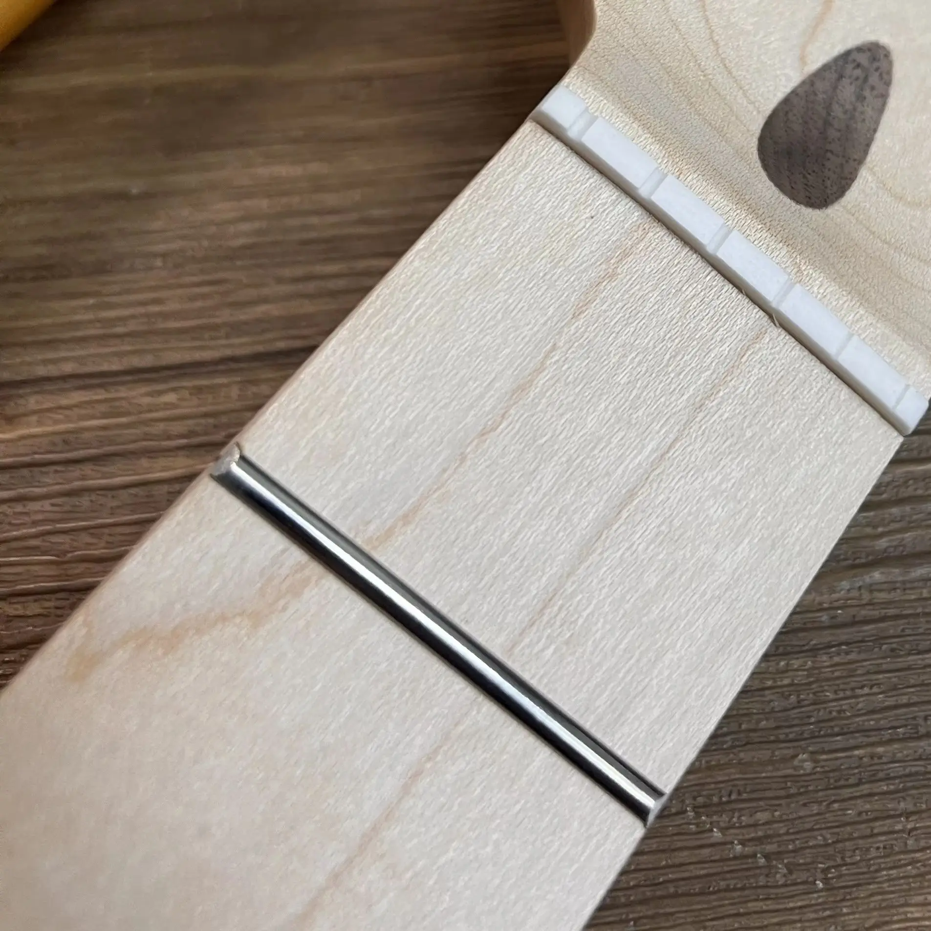 خمر 1957 نمط TL الغيتار الرقبة الصلبة القيقب الساتان العنبر إنهاء قطعة واحدة البناء قابل للتعديل الجمالون قضيب البقايا #2