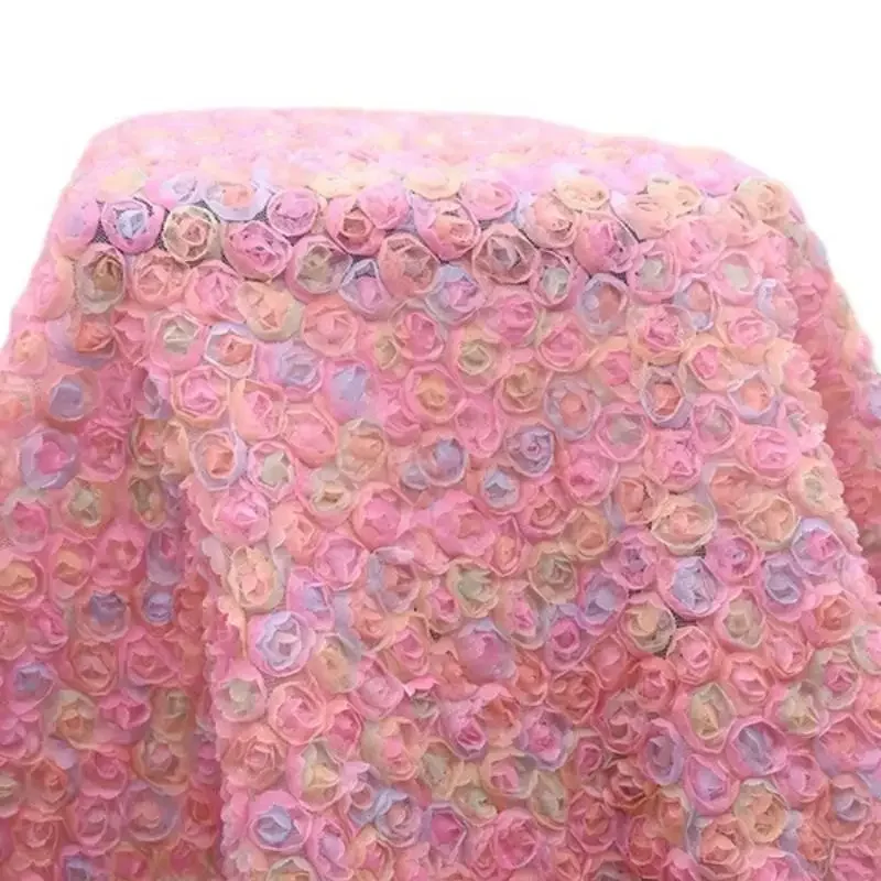 فستان سهرة كلاسيكي مطبوع عليه وردة ثلاثية الأبعاد مع لوحة قماش مطرزة ونسيج شبكي على شكل زهرة