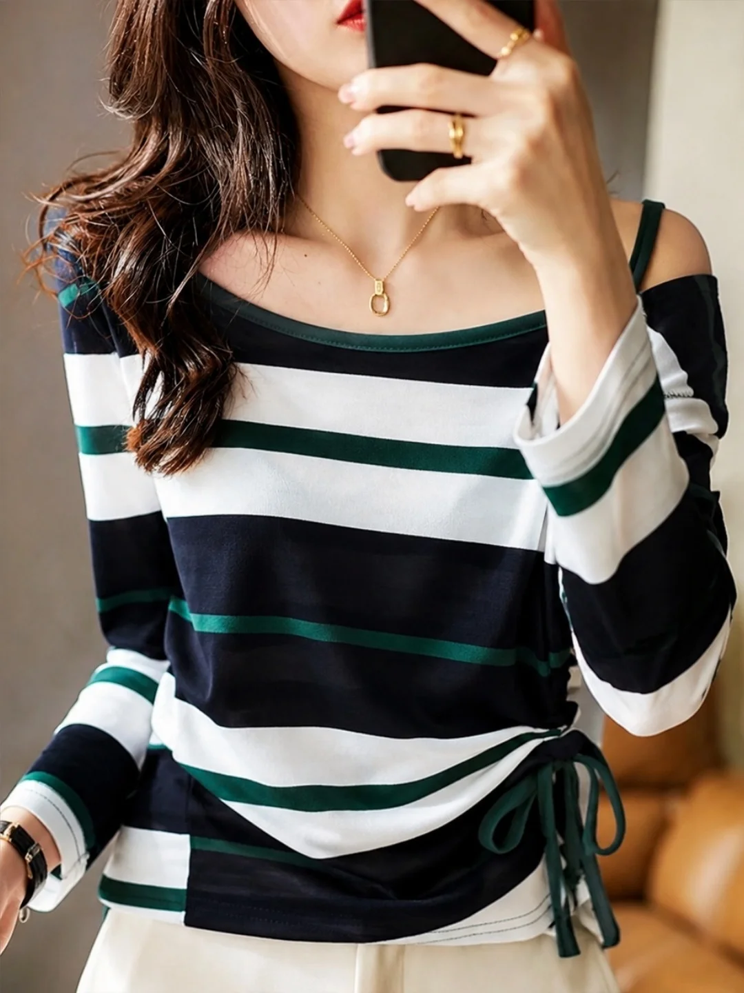 2026 Autumn Korean Style Diagonal Shoulder Long Sleeve Striped Color Block Women's T-shirt Fashionable Commute Silk Top