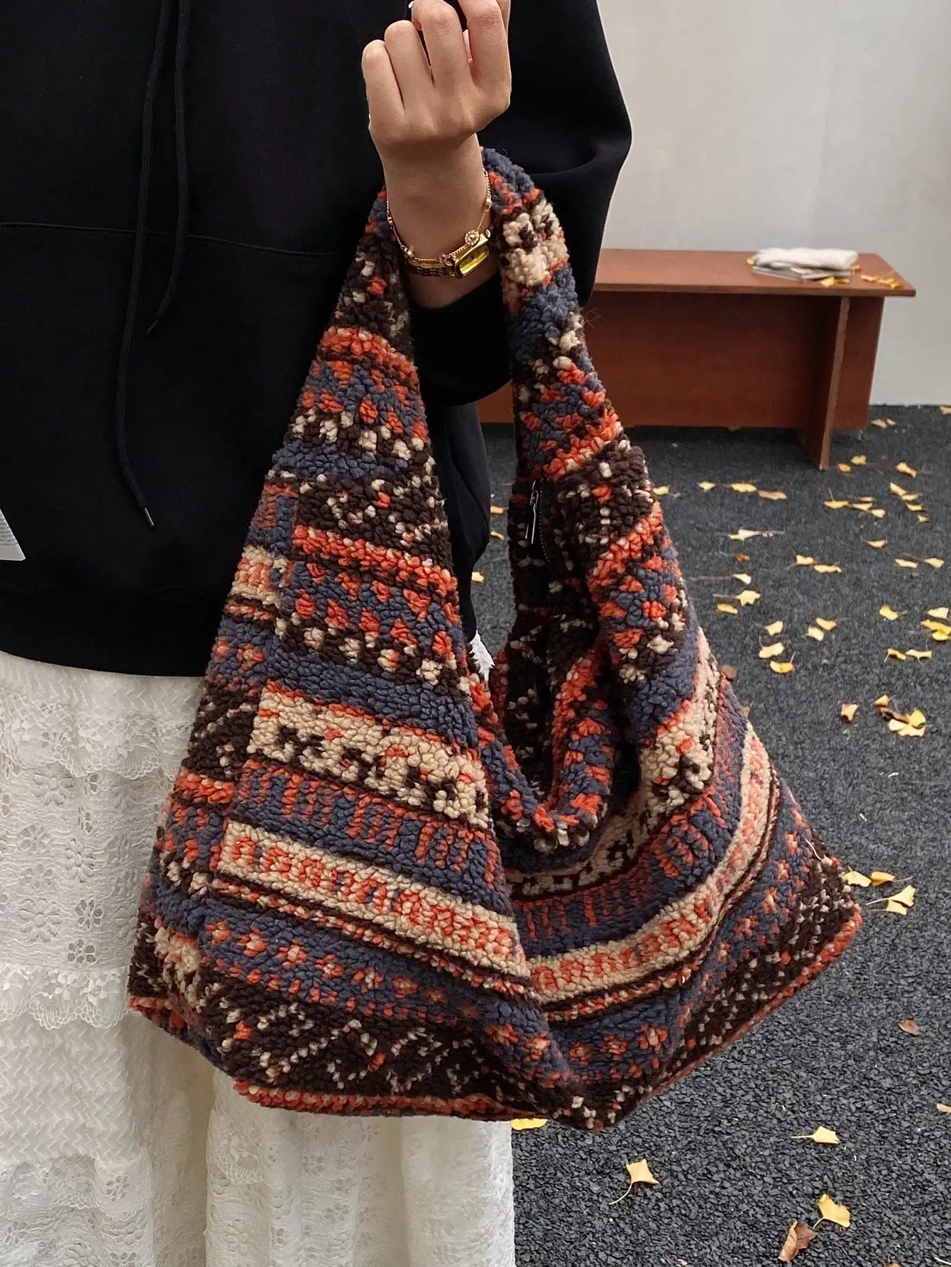 Bohemian Style Fuzzy Tote Bag, Large Capacity Shoulder Bag With Zipper Closure, Suitable For Daily Use, Commuting, Shopping, College Students, Colorblock Striped , Bohemian Outfit For Women, Boho