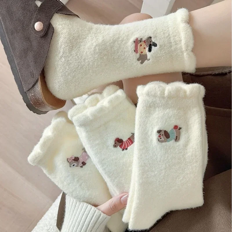 

Dreamlikelin1 Pair/4Pairs New Autumn Winter Thick Cute Socks White Women's Warm socks Cartoon Plush Middle Tube Socks