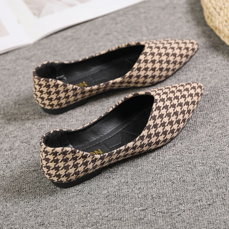 أحذية نسائية عصرية سهلة الارتداء بمقدمة مدببة ونعل ناعم، أحذية كاجوال عصرية بكعب منخفض مريحة وعصرية2025