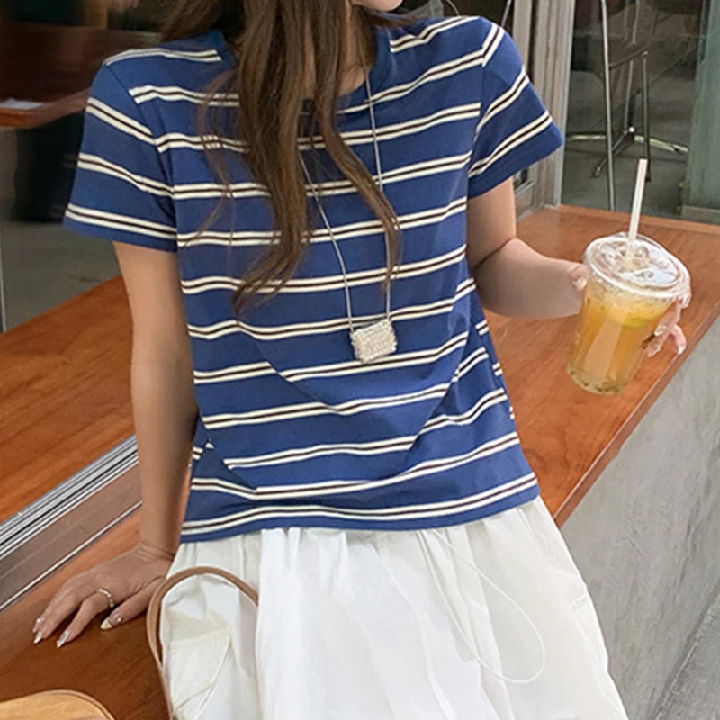 여성을위한 미국 레트로 블루 스트라이프 반팔 티셔츠 2025 패션 클래시 컬러 디자인 라운드 넥 탑 캐주얼 루즈 슬림 탑