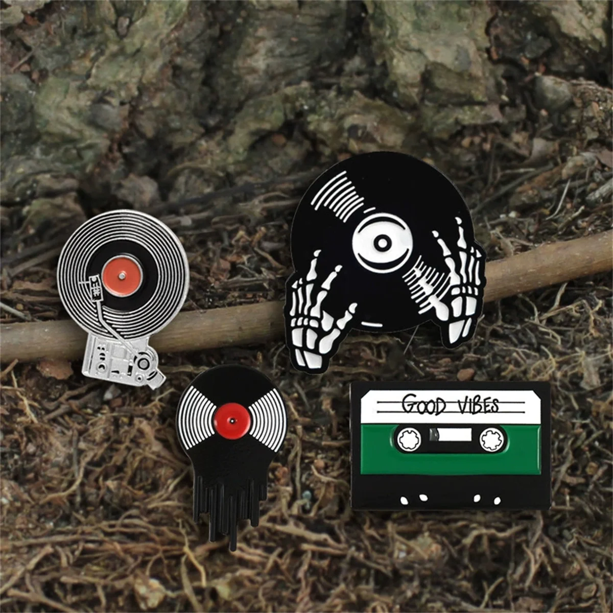 Cartoon Cute Tape Radio Creative Unique Disc Maker Music Series Pin Clothing Bag Decoration Party Birthday Gift Souvenir Trend