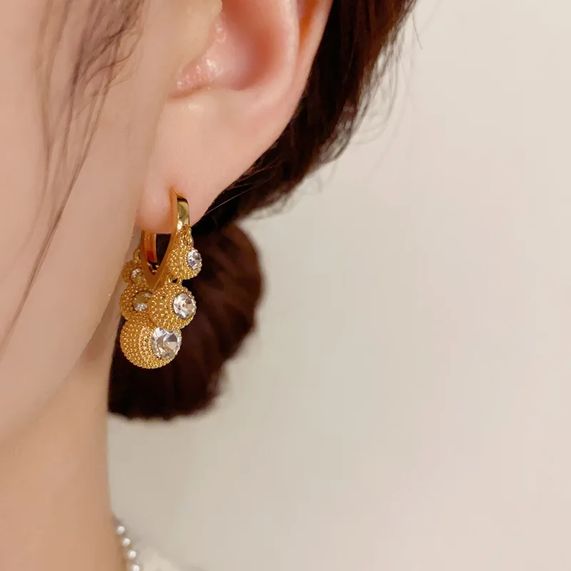 2024 Korean Style New Rhinestones Fashion Light Luxury Durian Versatile High End Earrings for Women Jewelry.