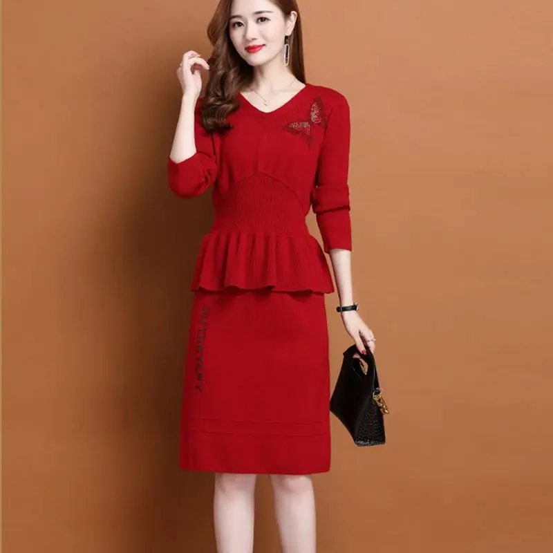 

2023 Women Autumn Fashion Knitted 2 Piece Skirts Female V-neck Print Sweater Tops Ladies High Waist A-line Skirts Suits U357