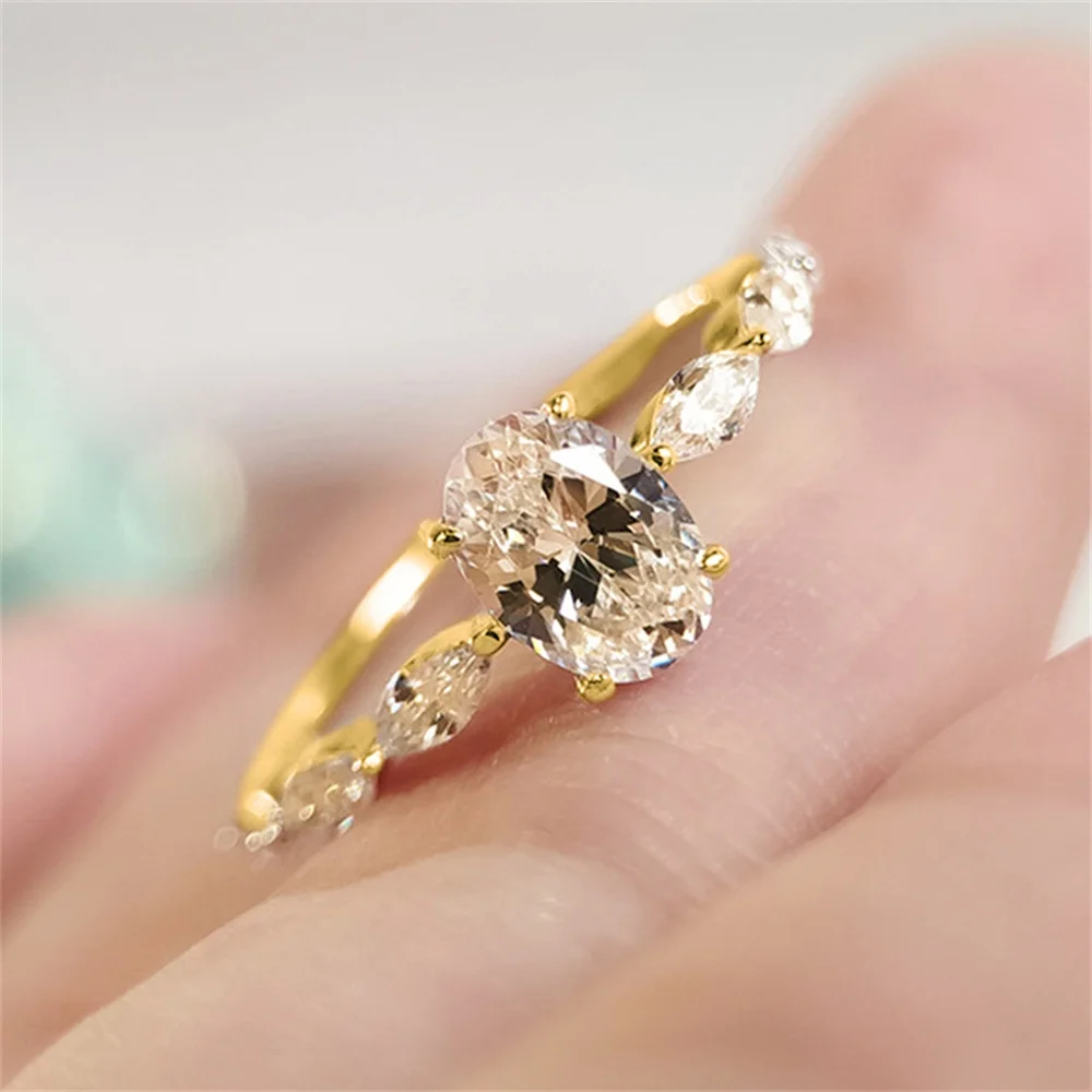 Huitan Stilvoller Damenring, schlichtes Design, vielseitig einsetzbar, für Partys, Hochzeiten, Damen-Accessoires, eingelegter brillanter ovaler CZ, modischer Damenschmuck