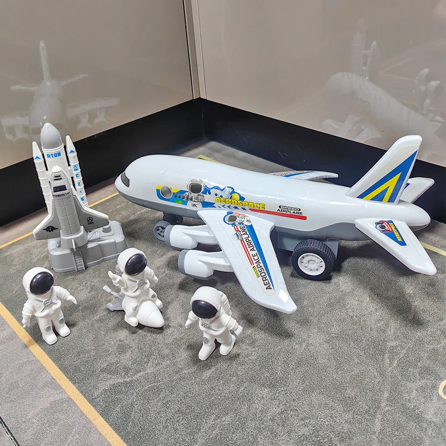 

Дети могут запускать модели космических шаттлов, фигурки 3 космонавтов, большие инерционные самолеты и игрушки-космические ракеты.