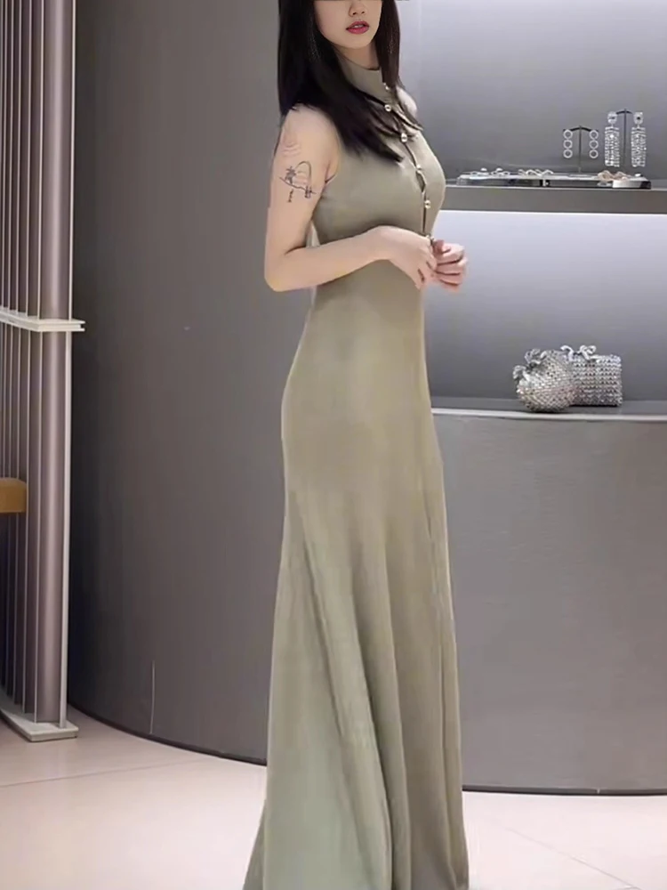 

New sleeveless knitted dress, high-neck metal buckle decoration, slimming and form-fitting long dress for women's party dress