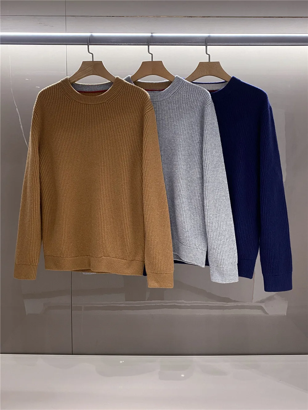 

Italian Sle Thi Woolen Knitted Sweater Men's round Ne Pullover Warm Cozy Camere Yarn 00% Extra Thi Winter ential