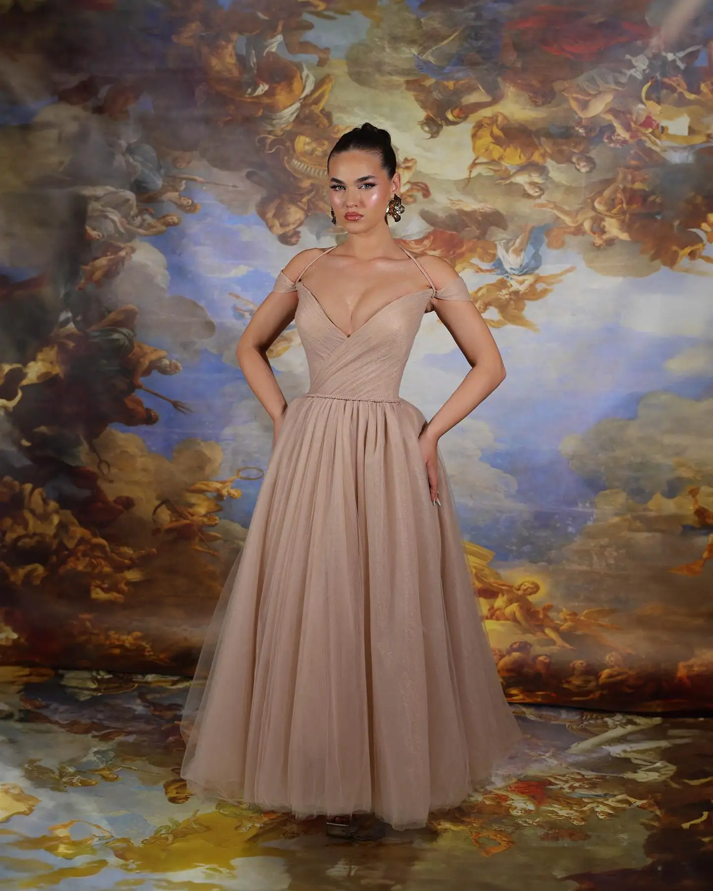 맞춤형 고품질 Organza A 라인 오프 숄더 이브닝 드레스 섬세한 반팔 발목 길이 연예인 가운