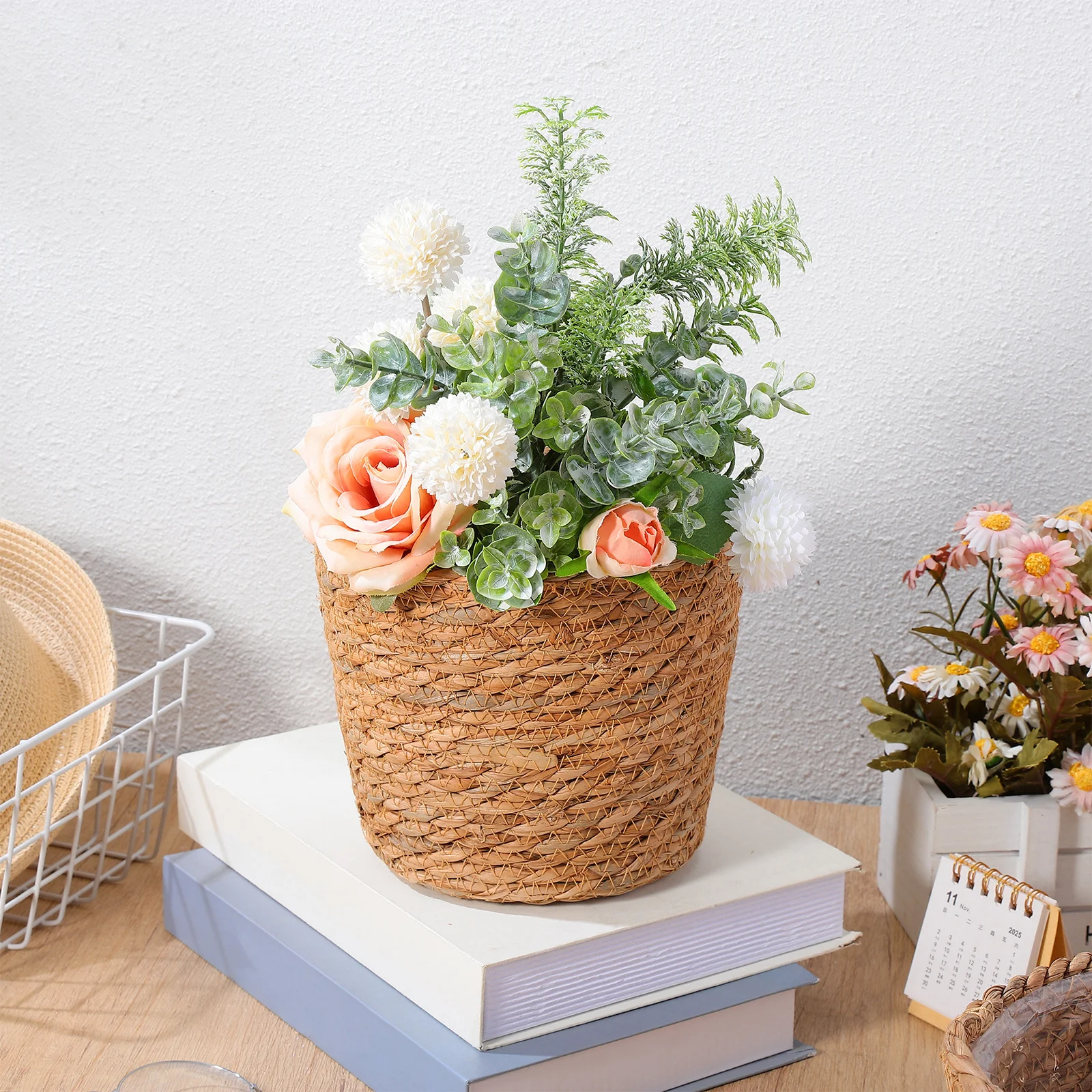 

2Pcs Hand-Woven Plant Basket Rustic Flower Basket for Indoor Decoration Living Room Bedroom Flower Shop Use Woven Baskets