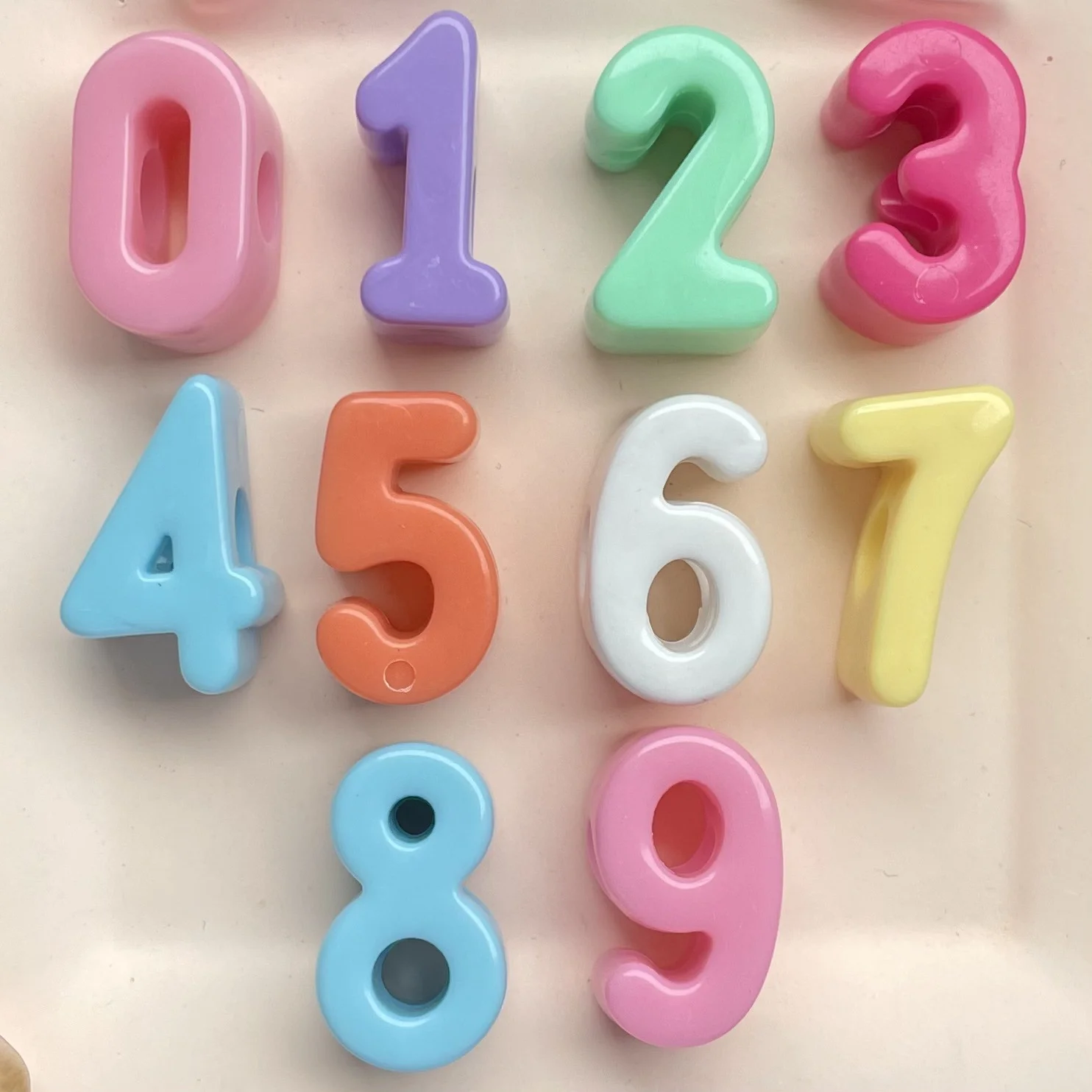 20Pcs Color Number Pendant Resin Acrylic Beads With Hole For DIY Bracelet Necklace Earring Jewelry Phone Making Supplies Charms