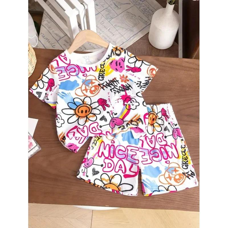Playful Heart-Shape Joyful Face Graffiti Short Sleeve T-Shirt And Shorts Set Comfortable Casual Daily Wear
