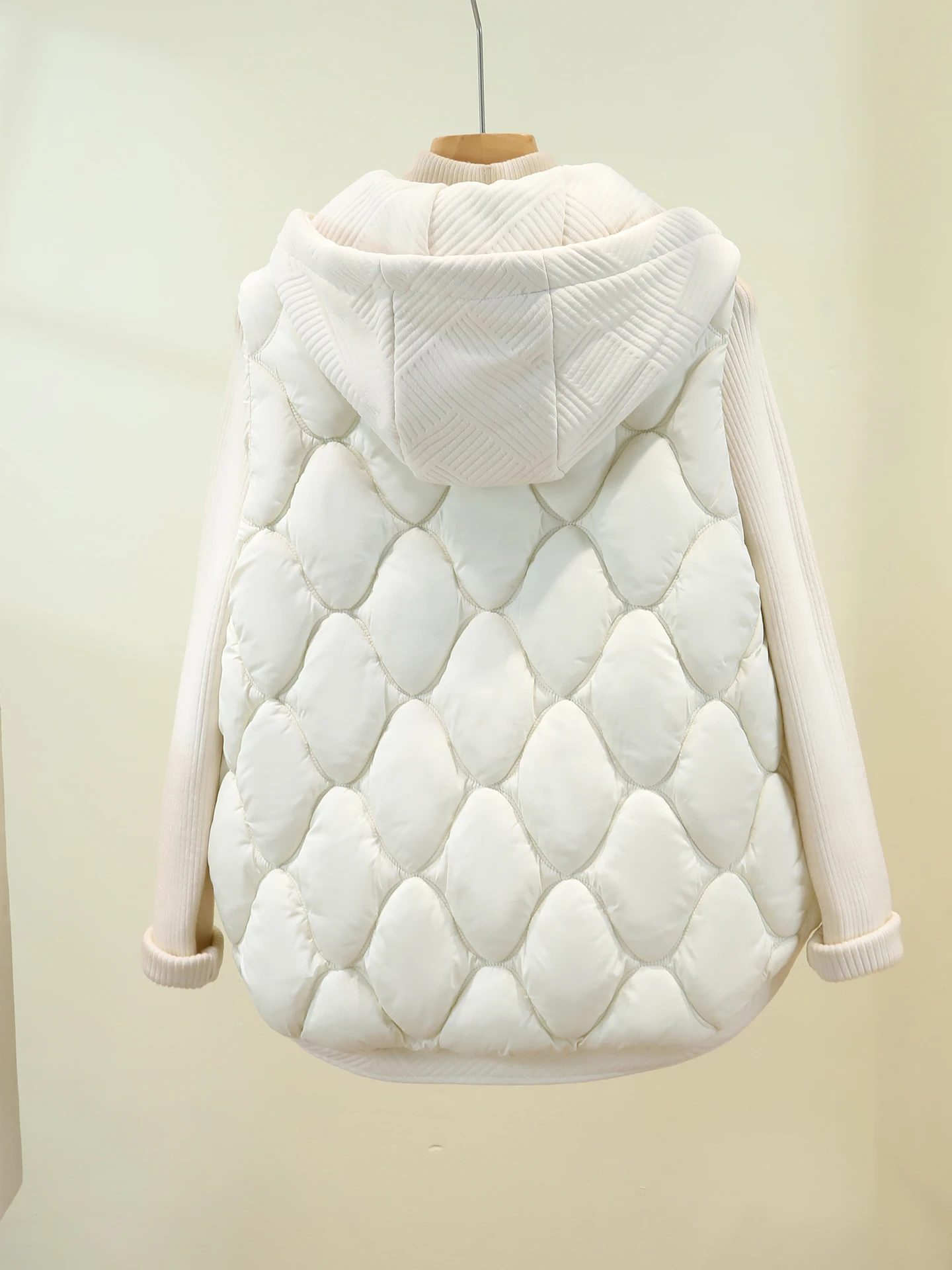 المرأة أسفل سترة القطن 2025 الخريف الشتاء ملابس خارجية الدفء تصميم الشعور وهمية قطعتين ملابس خارجية سستة لصق كيت