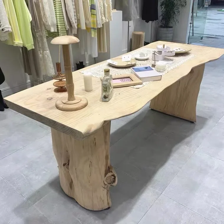 Mesa de troncos nórdica, tienda de ropa, joyería, zapatos y bolsos se exponen en la mesa de agua Nakajima, mesa larga, madera maciza.