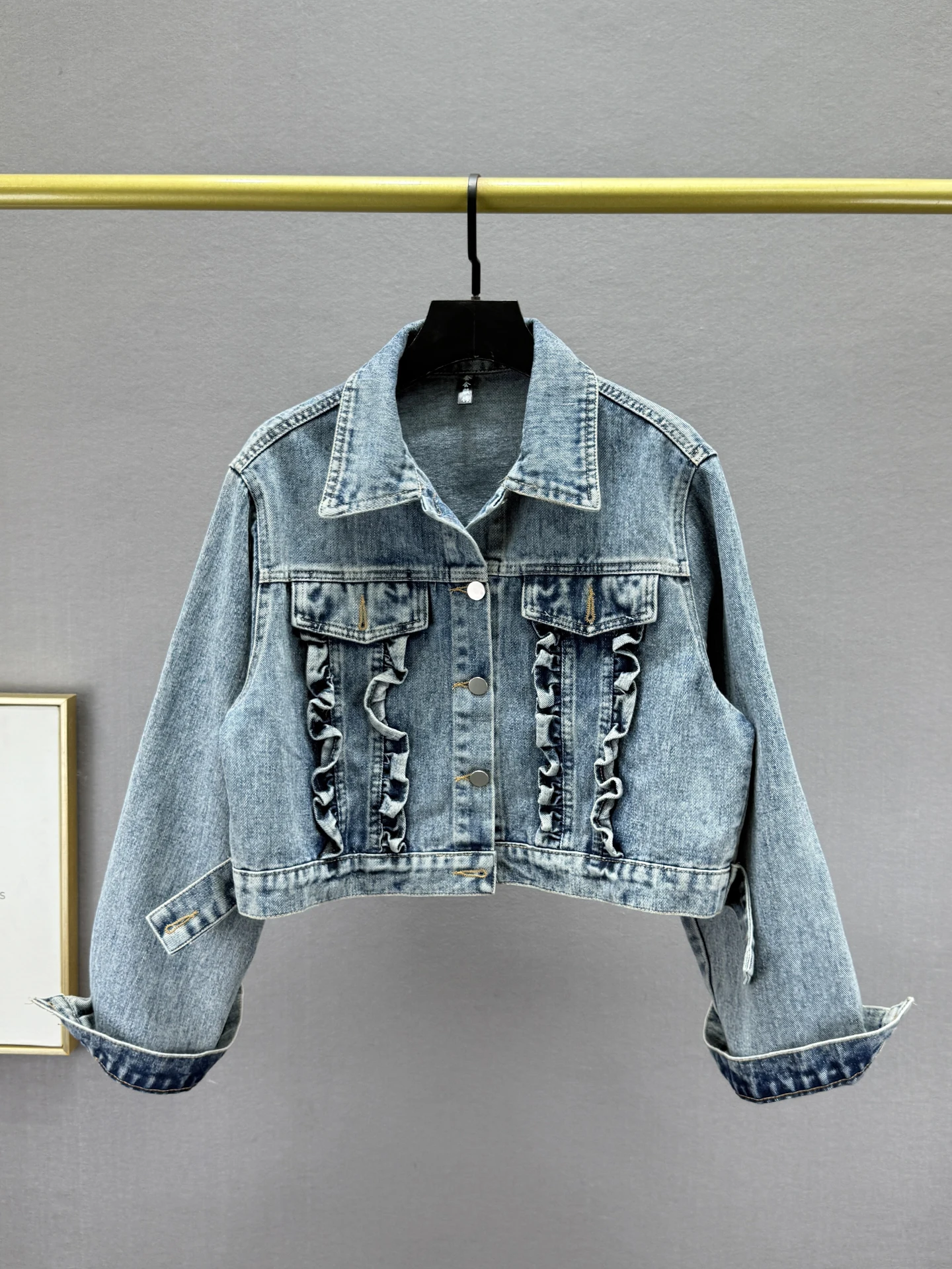 

Женская джинсовая куртка Slim Fit, модная новинка осени 2025, с длинными рукавами, на пуговицах, с элементами пэчворка, из хлопка и полиэстера