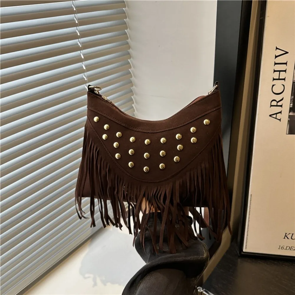 

Trendy Vintage Rivet Shoulder Bag Suede Boho Underarm Bag Tassel Zipper Handbag Outdoor