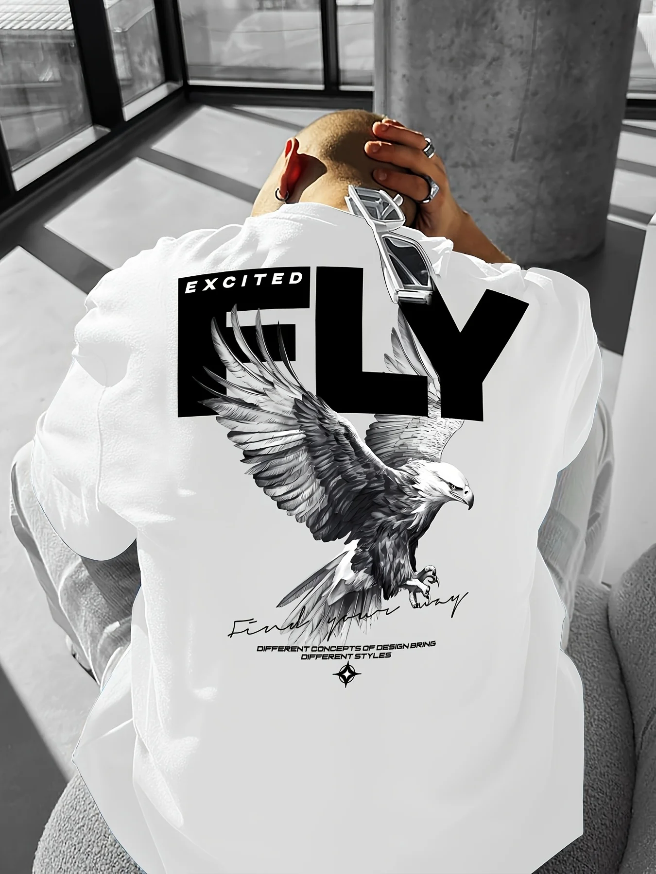 New men's short-sleeve T-shirt, loose-fitting and tailored with printed designs, versatile basic crew-neck top suitable for spri