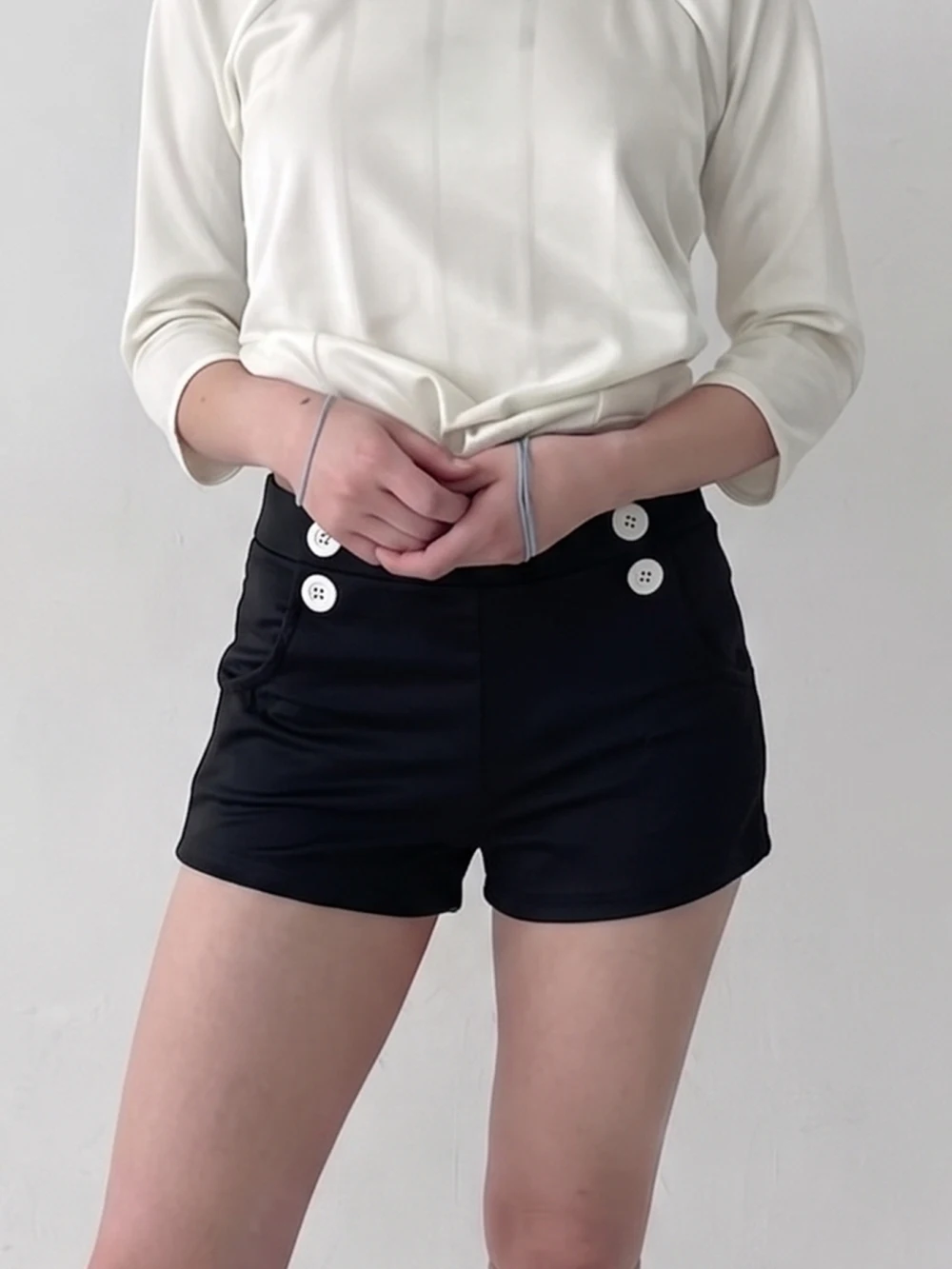 2026 new summer retro with pocket white button decoration spicy girl black shorts street trend versatile niche leisure vacation