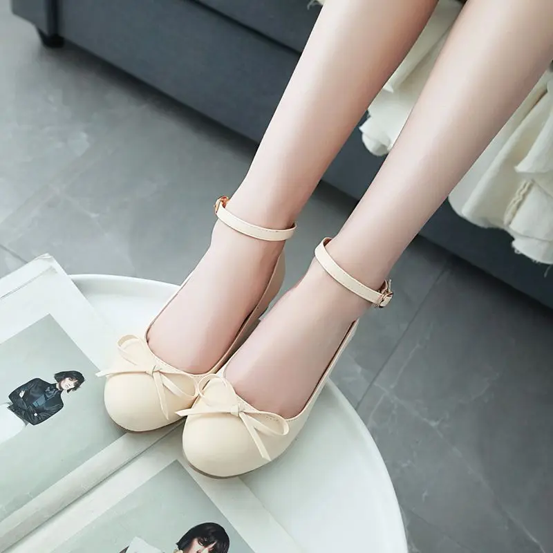 REAVE القط السيدات أحذية 2026 موضة جديدة قطيع الجلد المدبوغ النساء مضخات جولة تو 8 سنتيمتر أسافين مشبك حزام عالية الكعب لينة أحذية الحفلات