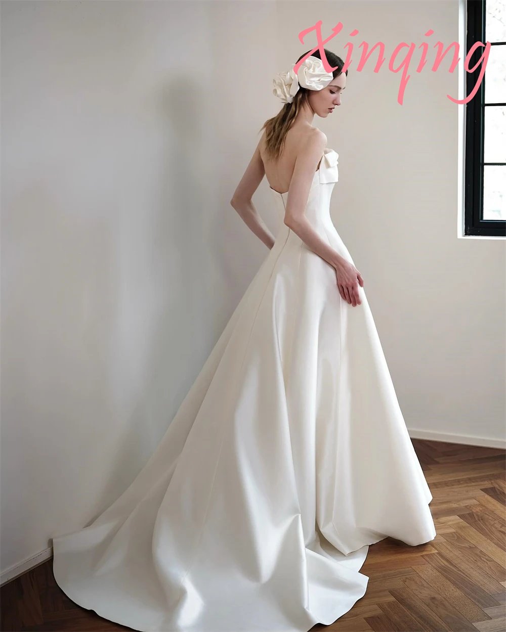 Customized Romantic Satin Wedding Dresses Elegant Strapless Sleeveless Garden Wedding Reception Outdoor Modern White Gown