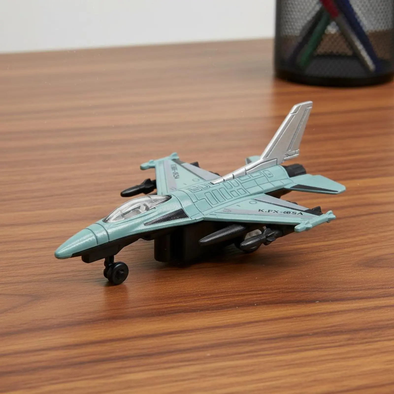

4 Pieces Diecast Fighter Aviation Collection Sturdy Construction Fighter Jet Toy Pullback Airplane Authentic Design Metal