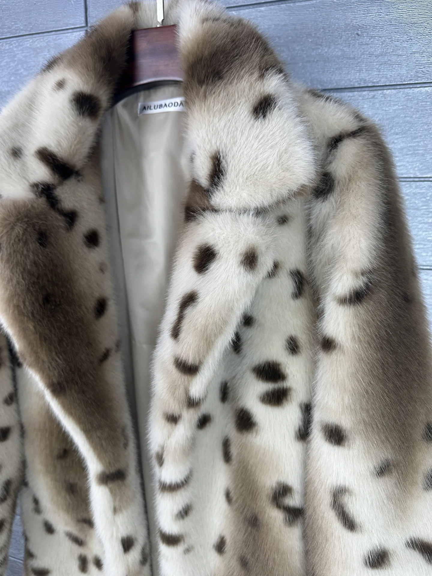 DEAT 2026 Winter Fashion Imitation Fur Leopard Pattern Coat For Women Notched Collar Long Style Notched Collar Jacket 11B9518