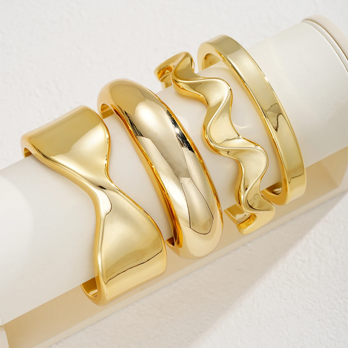 4-teiliges Vintage-Armreif-Set im alten Münzstil aus Kunstharz in Goldfarbe für Damen, Boho-Schmuck für den Alltag und Partys, Geschenk, Neu – Detail 6