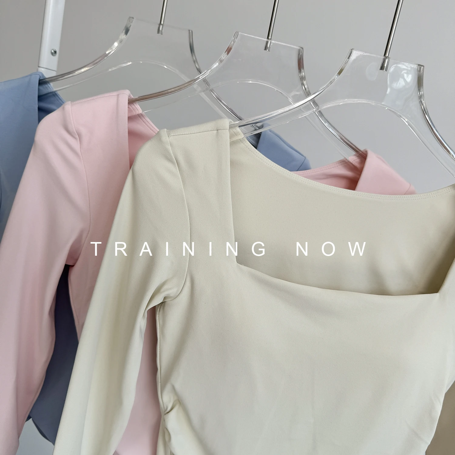 

Women's autumn 2025 new style beautiful high-end fitness clothing sports Pilates long-sleeved yoga clothing tops with chest pads