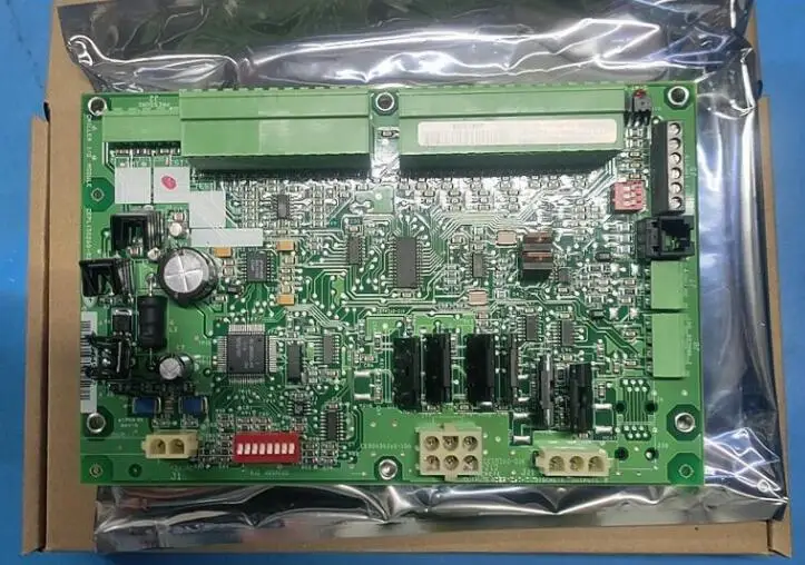 

New Carrier 19XR Centrifuge CCM Control Board motherboard CES0130038 CEPL130260-02-R