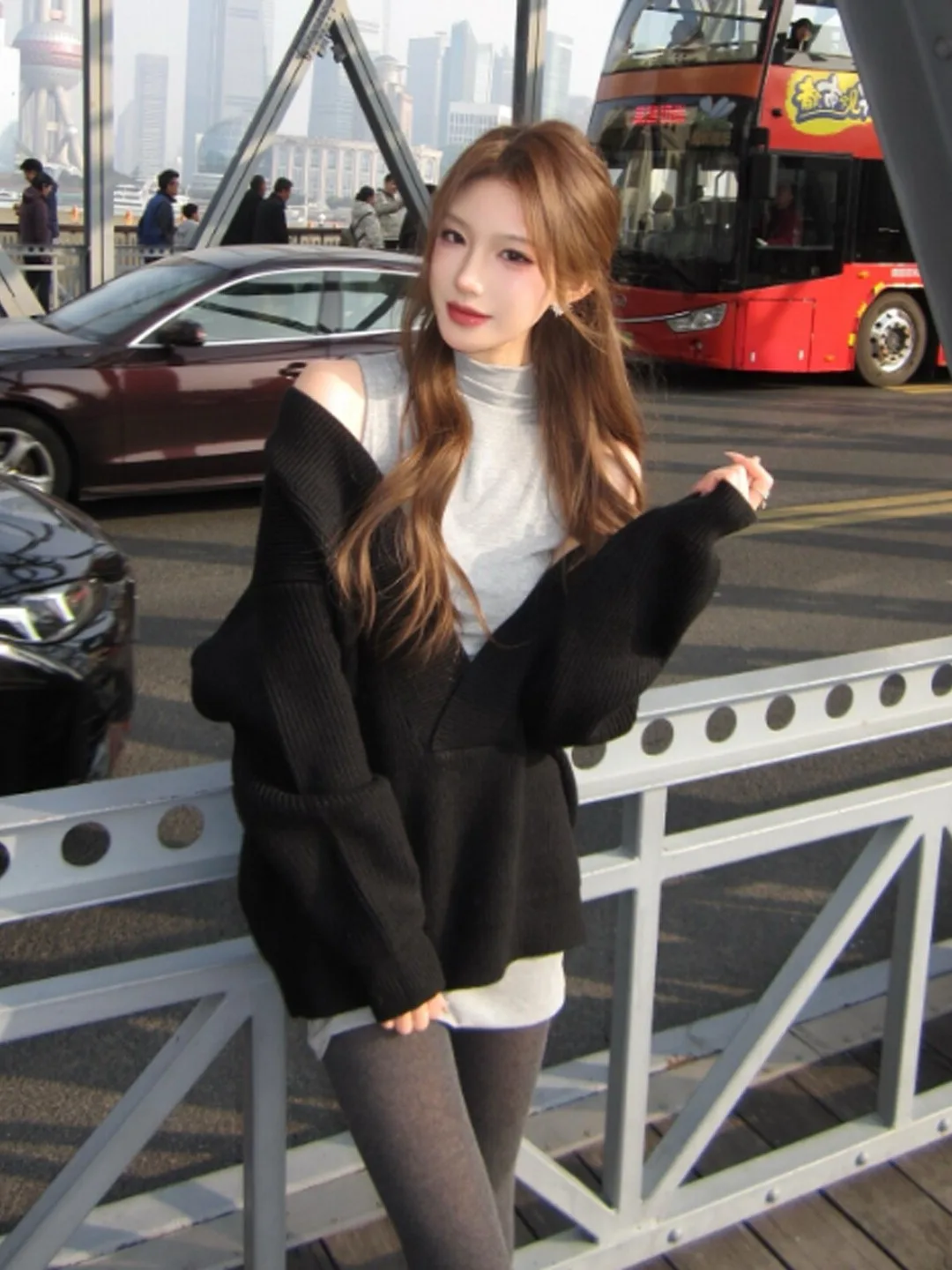 

Комплект из двух предметов: черное платье-жилет в корейском стиле, весна 2026, комфортный мягкий фасон, стандартный крой, длинный рукав, высокий воротник