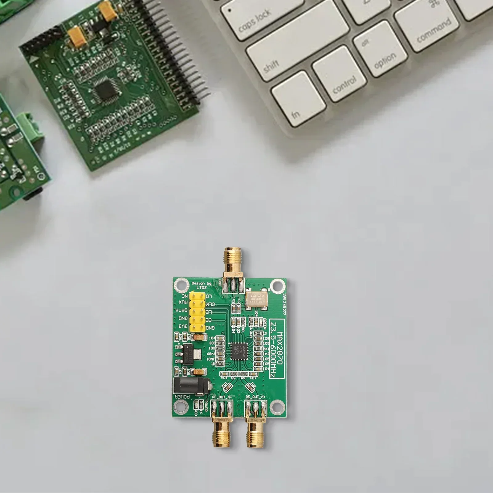 RF Signal Source Three-wire Control MAX2870 23.5-6000MHz RF Signal Source Signal Generator Module PLL VCO With Driver