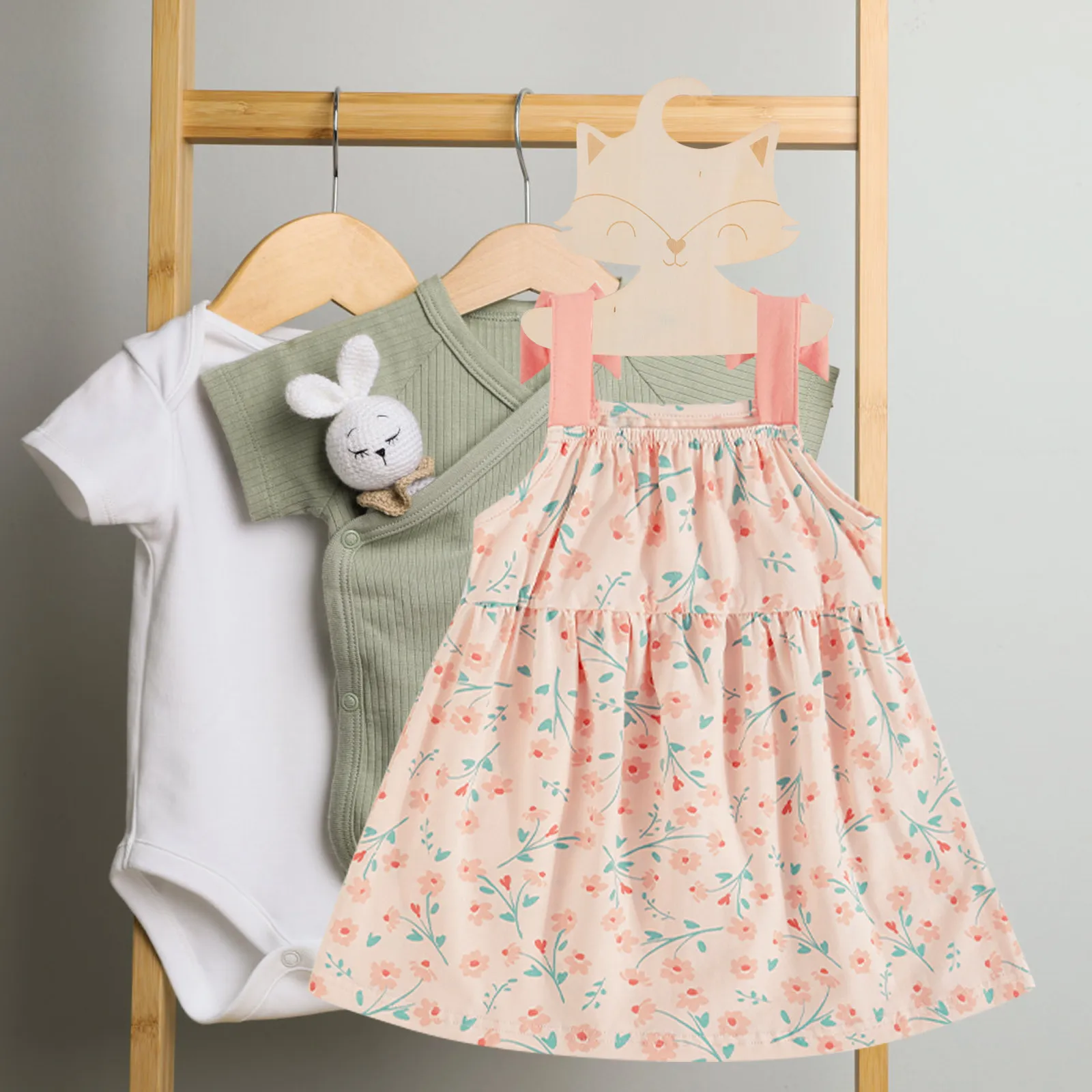 

10 шт. Деревянные вешалки с мультяшными лисами для детской одежды, органайзер для хранения в детской комнате, вешалки для малышей