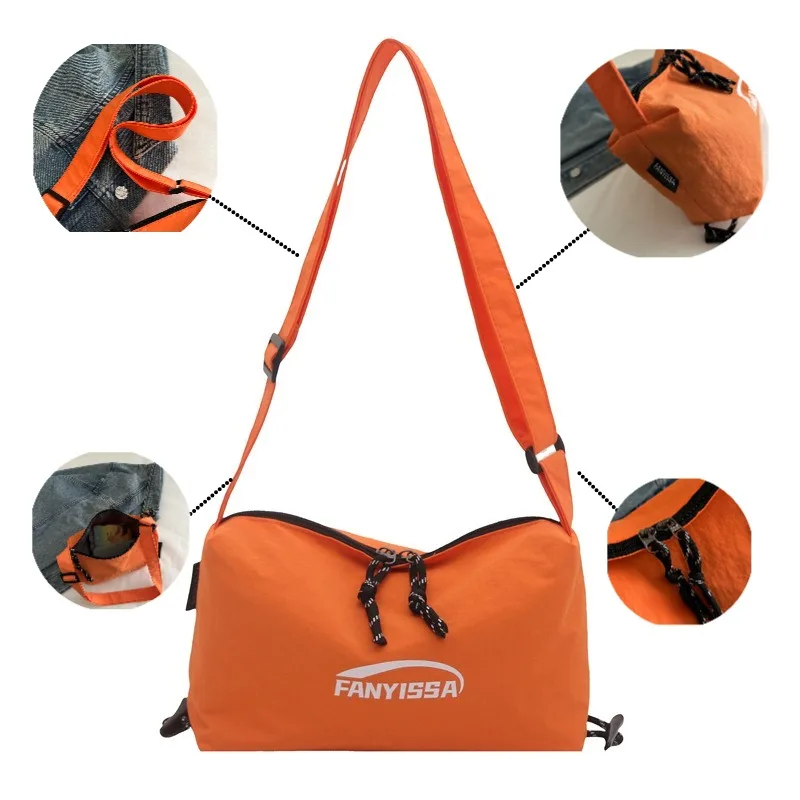 

Спортивная сумка через плечо с регулируемым ремешком и функциональным аксессуаром с фирменными надписями для ежедневного использования и повседневного активного отдыха