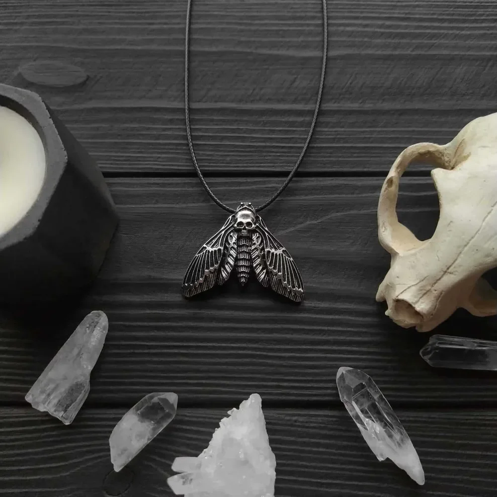 Retro Exquisite Ancient Silver Death Head Moth Skull Pendant Necklace for Women Halloween Party Witch Jewelry Accessories Gifts