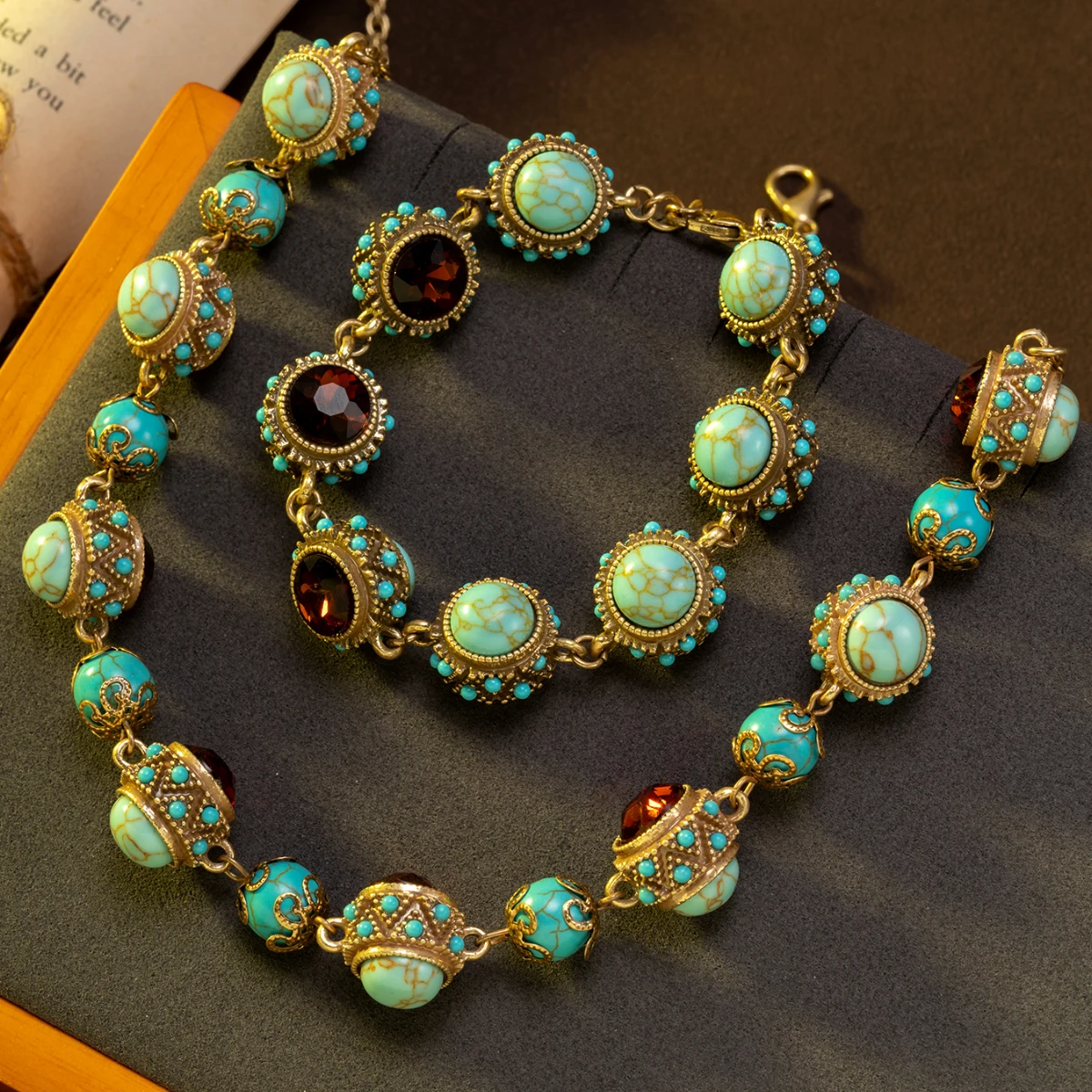 Vintage Elegant Synthetic Lapis Lazuli Tea-Colored Rhinestone Double-Sided Inlaid Fashion Necklace and Bracelet Suitable for Women to Wear Daily or at Parties, Also Makes a Great Gift