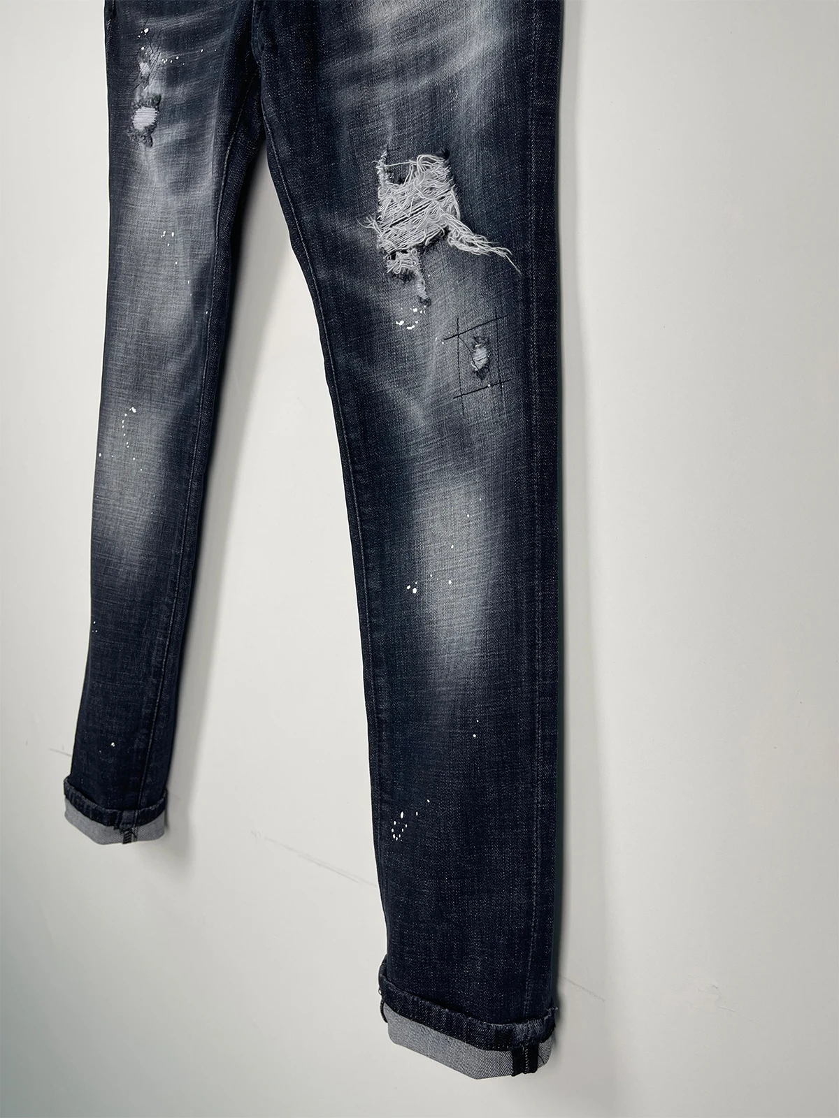 202 new blue worn-out fashionable slim fit micro elastic splashed ink paint simple and versatile D2 jeans men's feet