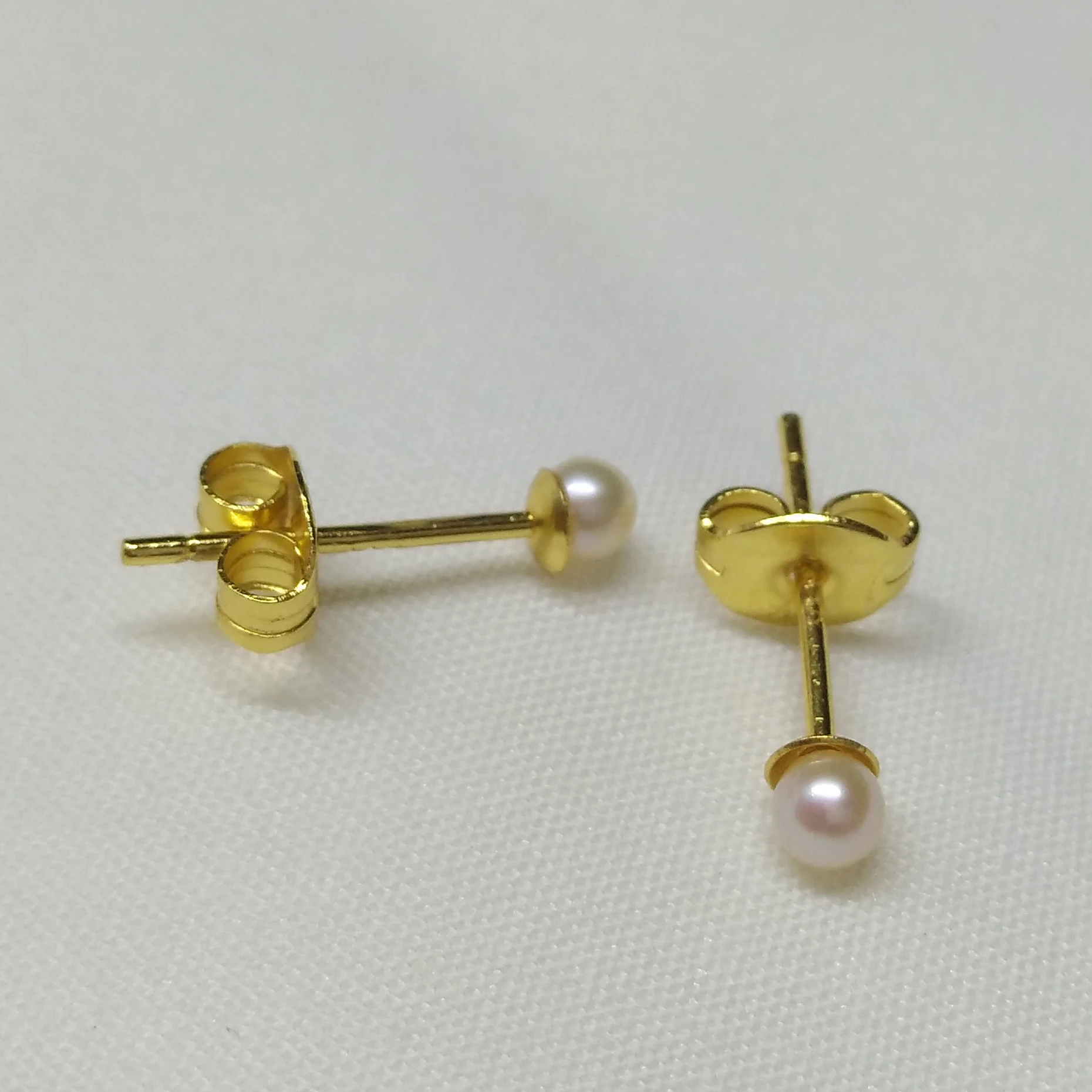 Gorgeous AAAAA 2-3mm natural Round Japanese Akoya white pearl earrings