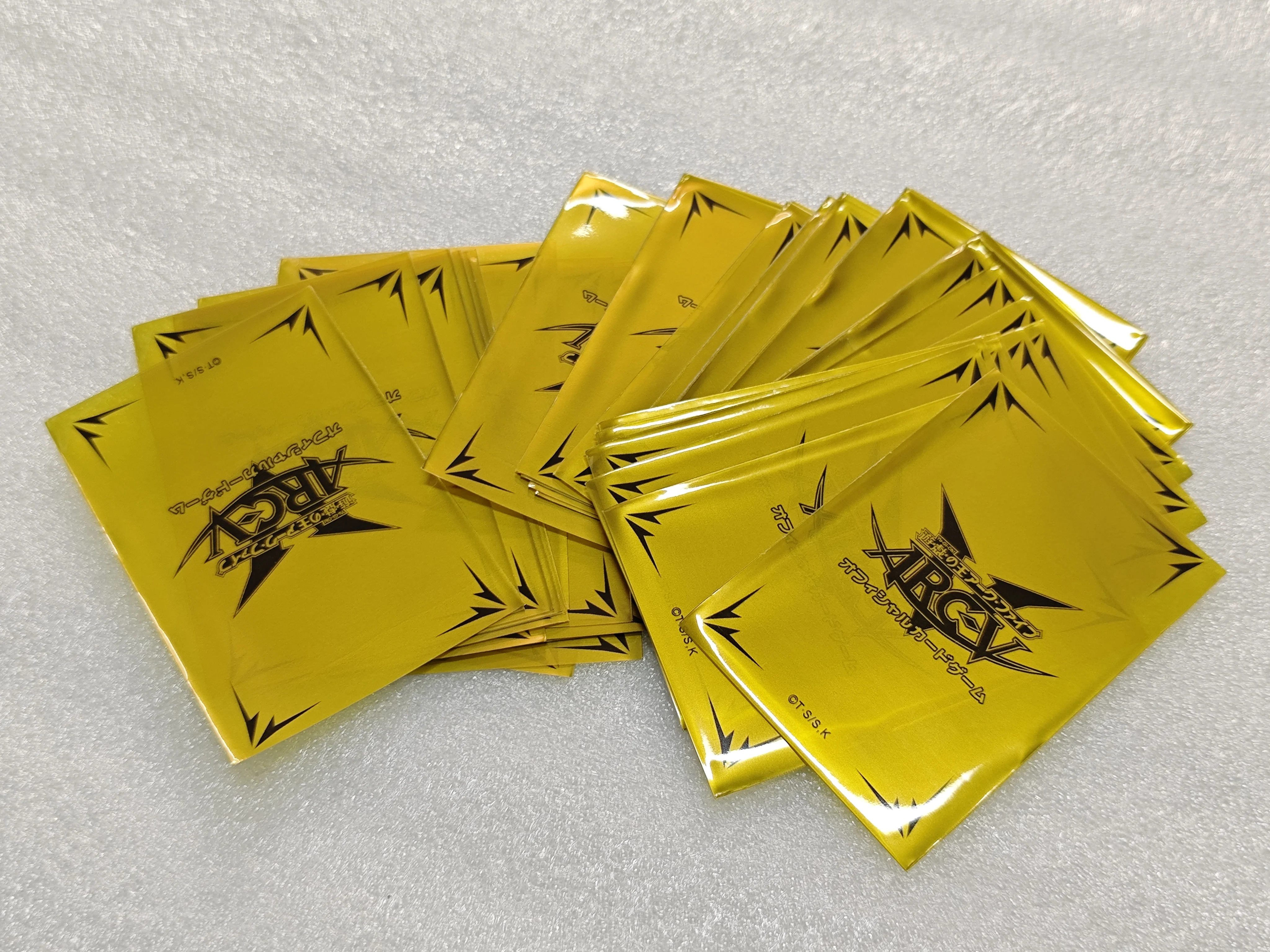 50 قطعة/الحزمة حافظة بطاقات Yugioh ARCV Yu-Gi-Oh! حافظة حماية لبطاقات التداول OCG TCG شحن مجاني