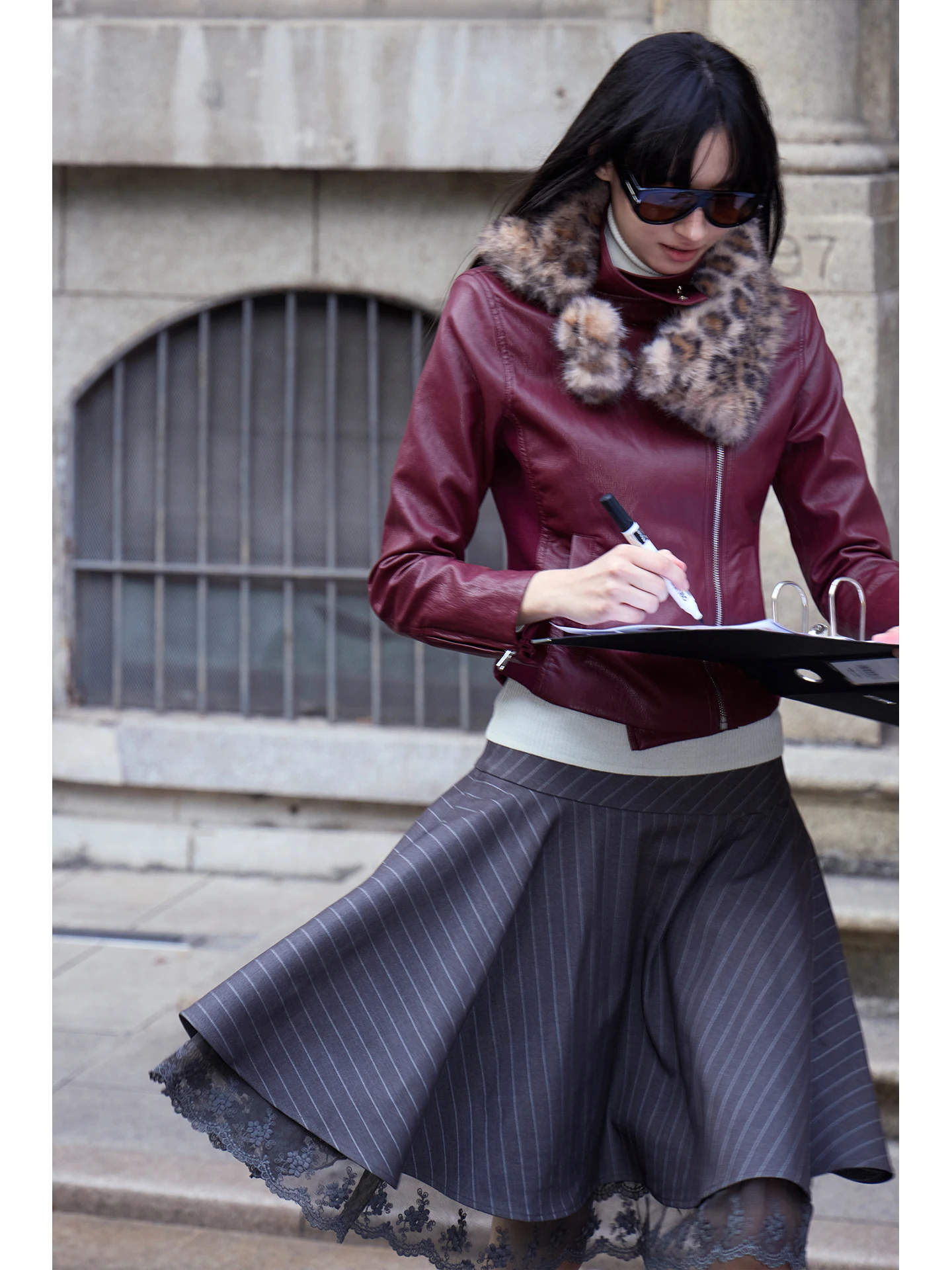 Jaqueta Feminina de Couro PU Texturizado Super Macio com Design Original Se Jiong, Estilo Vintage, Ajuste Slim na Cintura e Ombro, para Motociclistas