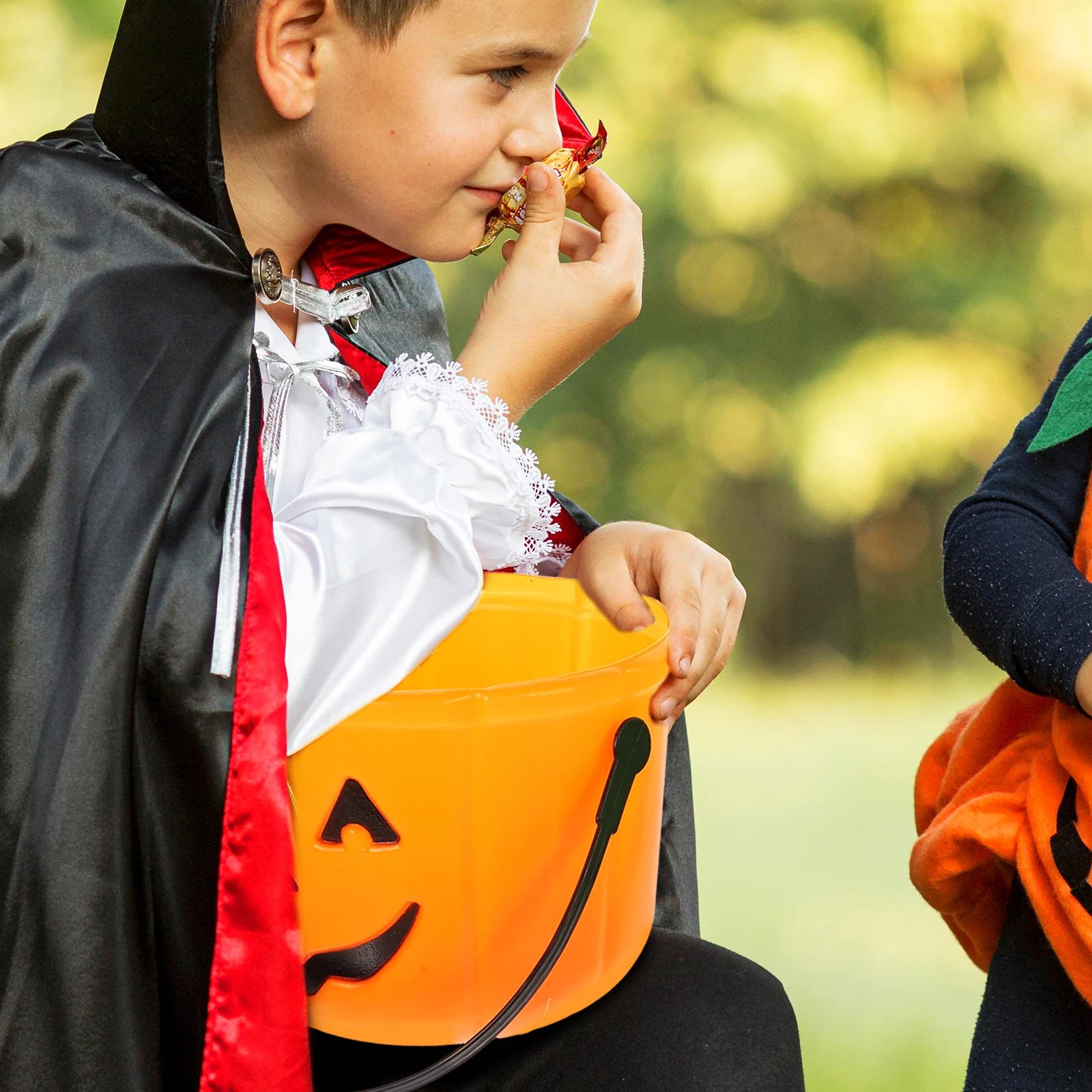 

4Pcs Halloween Candy Buckets Pumpkin Plastic Buckets for Kids Trick-Or-Treat Portable Snack Storage Party Favor
