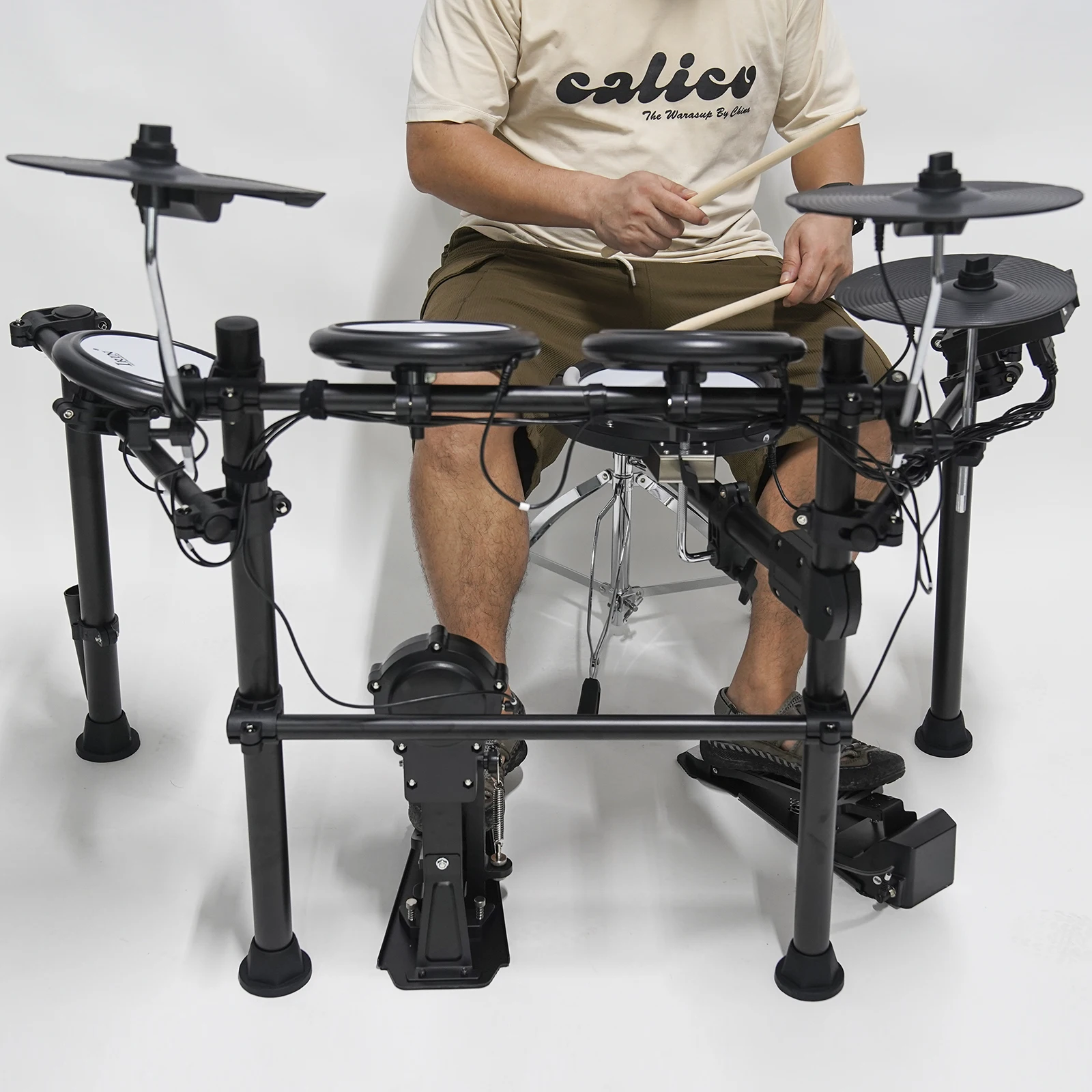 

Электрическая барабанная установка IRIN ND-16 Удобная 5-барабанная 3 тарелки Силиконовая барабанная установка 300 звуков с BT и USB-разъемом MIDI для наушников