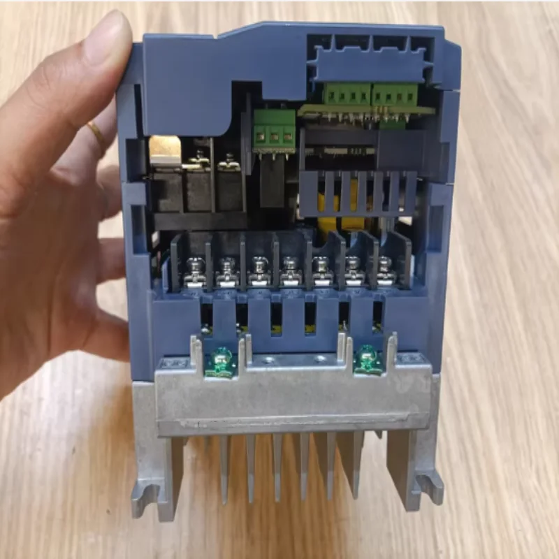 

Совершенно новый оригинальный привод с регулируемой частотой FRN11G1S-4C FRN15G1S-4C FRN18.5G1S-4C FRN0.4G11S-2 FRN11G11S-2