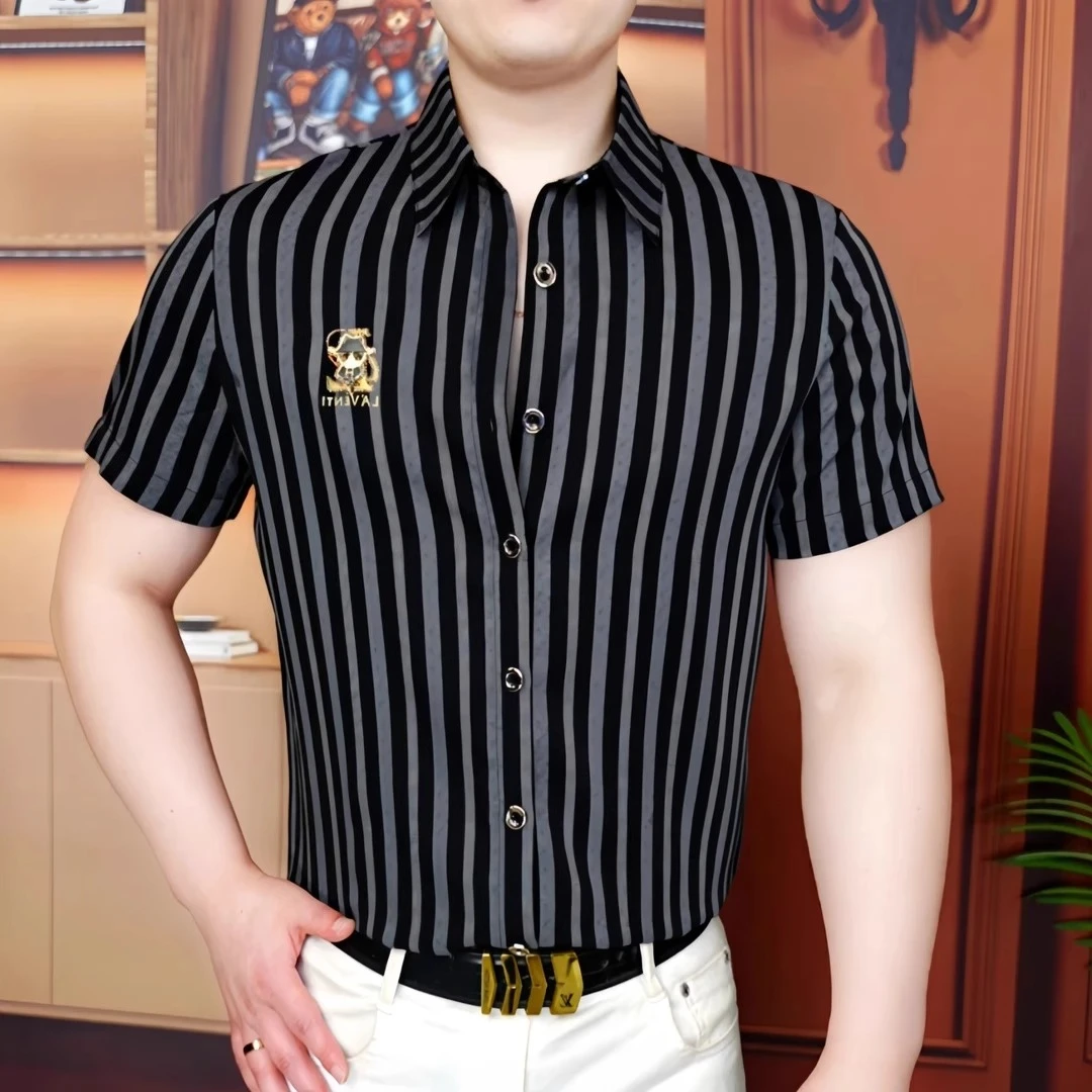 

Лето 2025 г., мужская полосатая рубашка, модная красивая деловая повседневная рубашка, универсальная персонализированная офисная социальная верхняя мужская одежда
