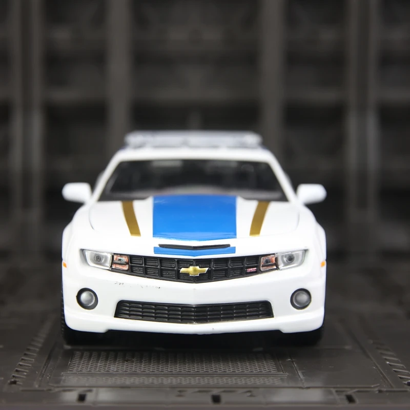 

Maisto 1:24 simulation Chevrolet Camaro SS RS alloy car model, door can be opened, static desktop ornament gift