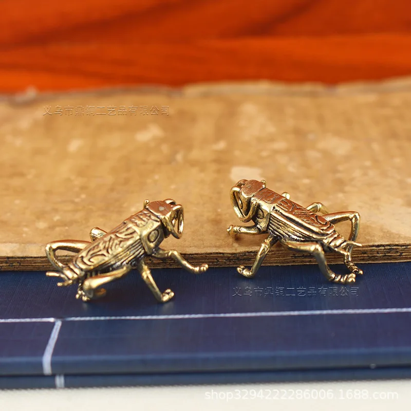 تمثال الصراصير النحاسي الصلب ​   - نموذج حشرة عتيق لديكور المكتب المنزلي، هدية مزحة فريدة ومبدء المحادثة