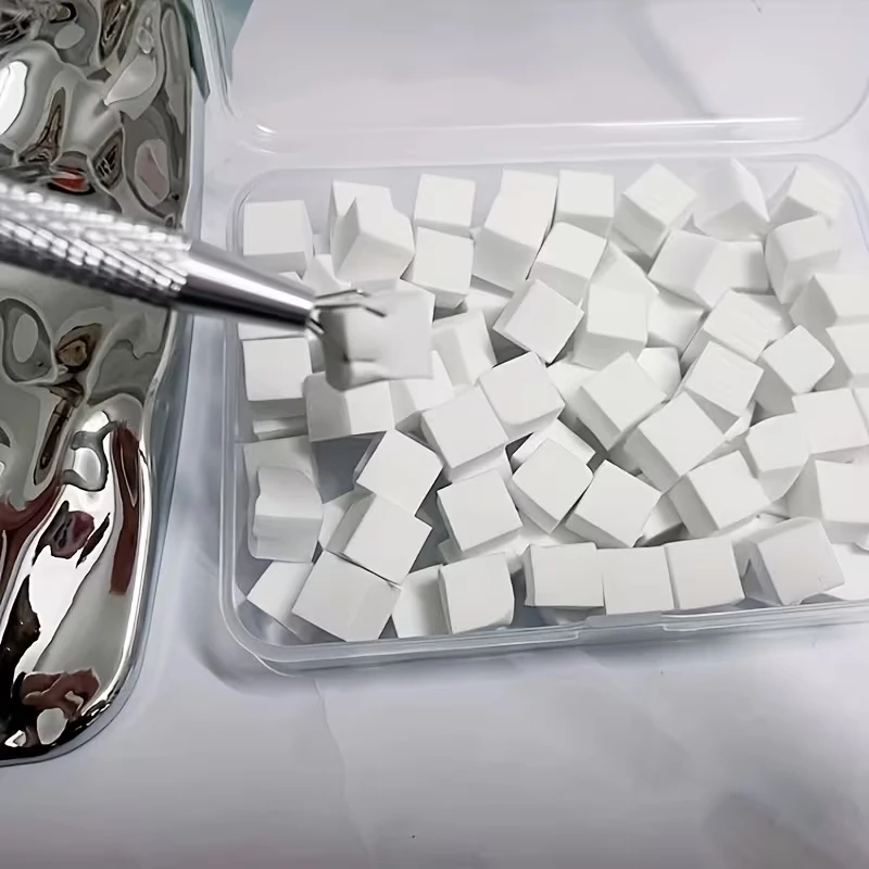 CALIYI 100/200 قطعة إسفنجة مكياج مربعة صغيرة مع أداة كشط لبودرة الأساس السائل المخفي الرطب والجاف