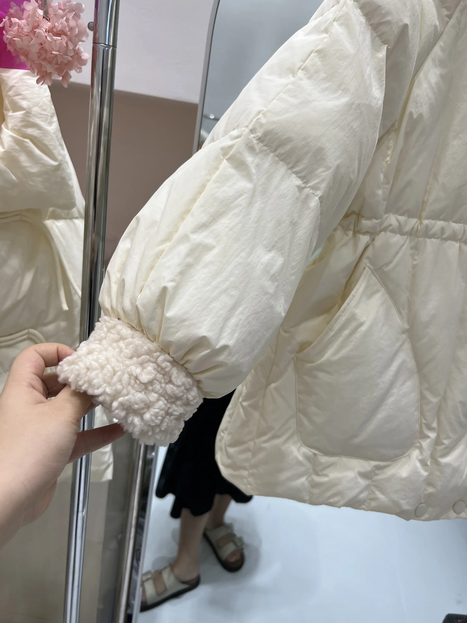 معاطف فضفاضة بلون واحد معاطف سميكة دافئة للسيدات لشتاء 2025 سترات نسائية موضة جديدة باللون الأبيض مبطنة للأسفل للسيدات #6