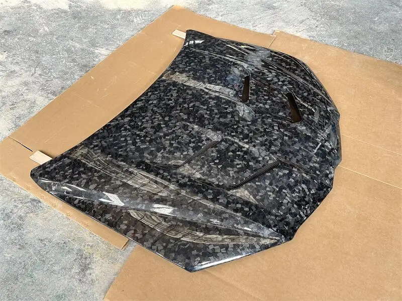 Forged Carbon Fiber Engine Vented Hood Bonnet Front Engine Hood Auto Body Systems Body Kit Vent Cover for  URUS